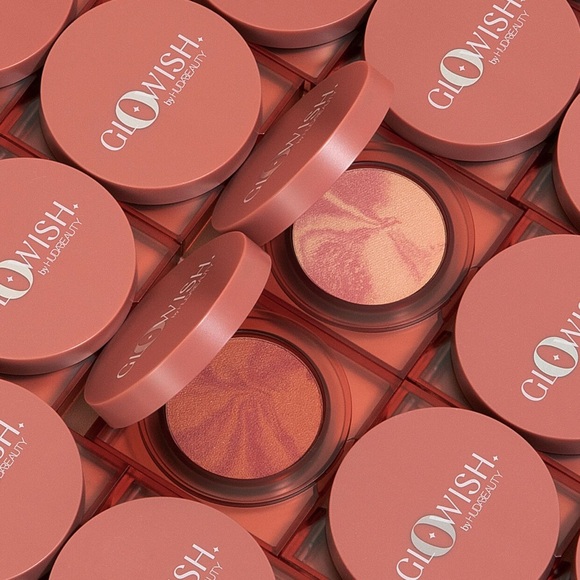 Huda Beauty 06 Sassy Saffron Glowish Blush Powder - Picture 5 of 5